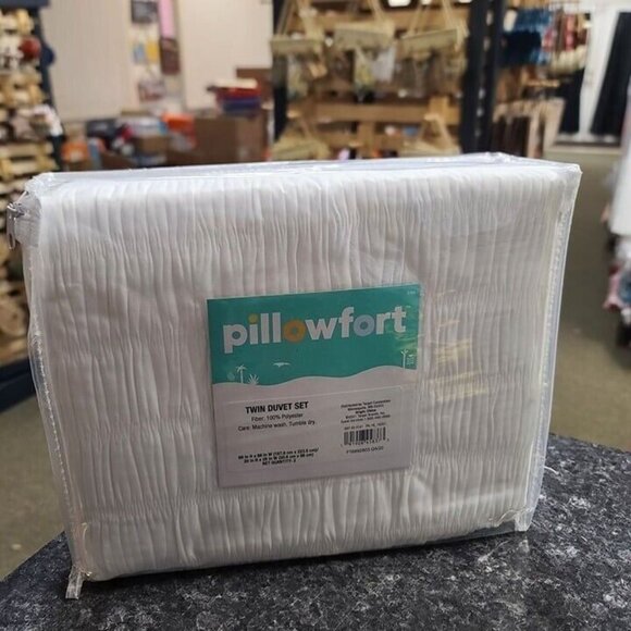 Pillowfort White Seersucker Duvet Cover/Pillow Sham Set (Twin) - Picture 1 of 3